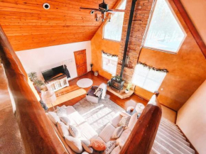 Pet Friendly Mtn Cabin on 40 Acres 2 King Beds